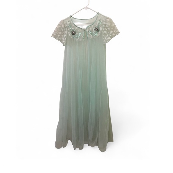 Vintage Other - Vintage 1970s Sea Foam Lace Peignoir with Floral Brooch